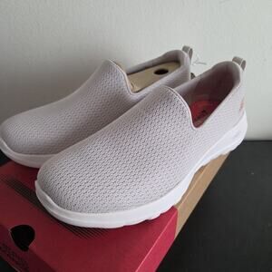 Skechers Women's GO WALK Joy - Aurora Slip-On Walking Sneakers Size 5